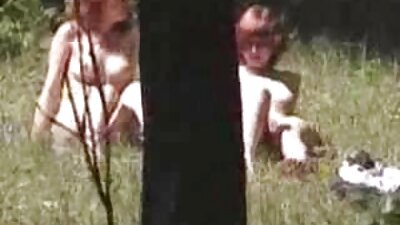 إنها تعرف أن استخدام سكس اجنبي مثير مترجم شبكات شبكية يجعل ابنها منتصبا جدا