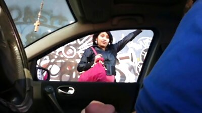 لطيفة الفتاة تمتص غريب الديك في نقل حافلة سگٍس آجُنبيِ صغيرة