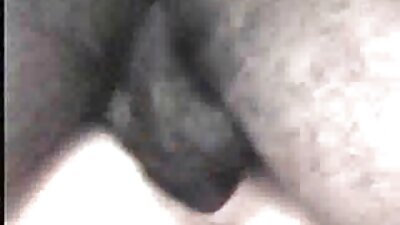 فتاة يعطي اللسان المال غريب الملاعين لها سكس عربي و اجنبي من وراء