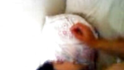 الطفل هو الخلط قليلا لكنه لا يزال سكس اجنبي مترجم اخوات يحمل الديك في فمه